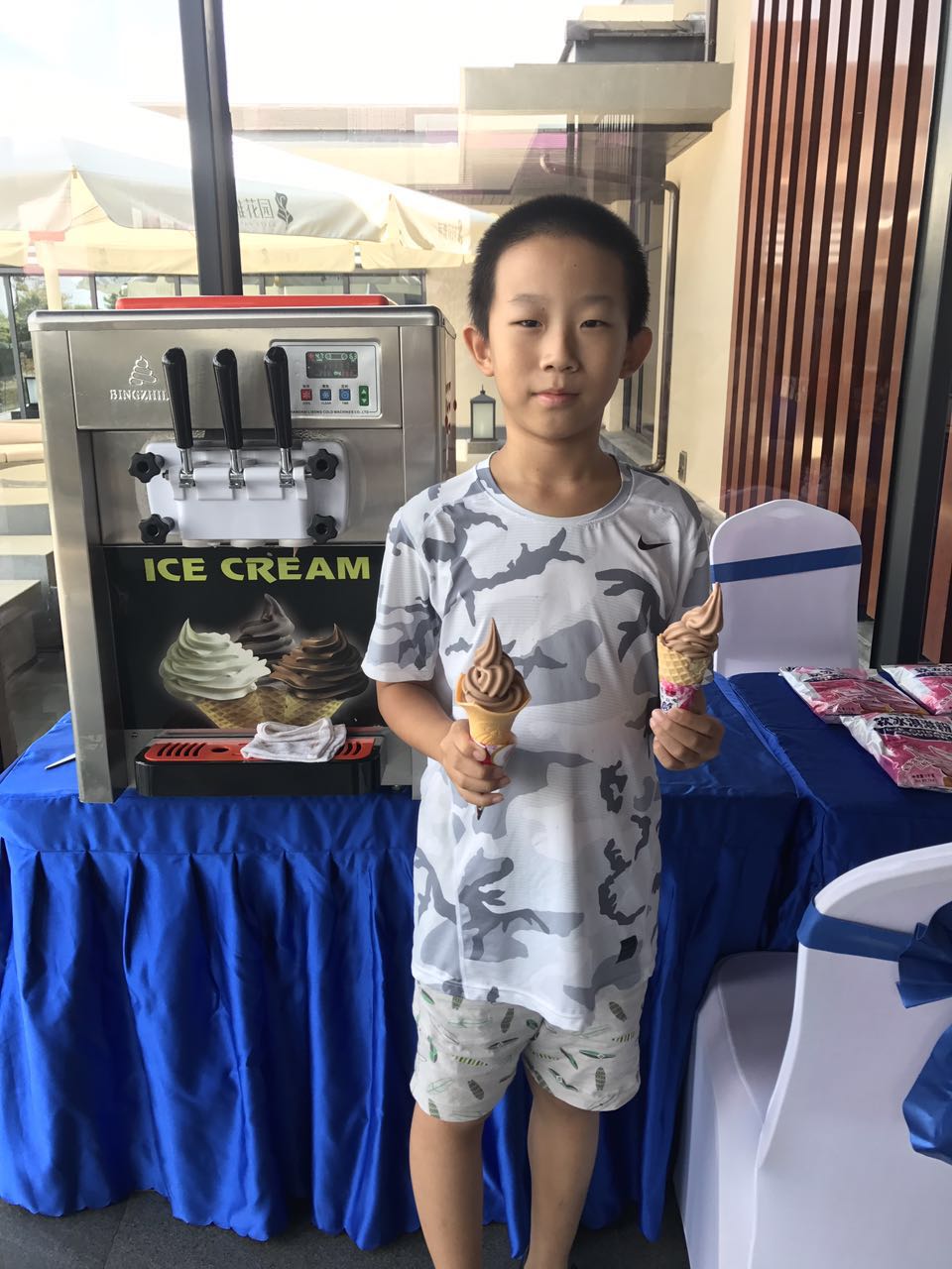 上海冰激凌机租赁商用临时冰淇淋机出租三色冰激凌机展会短期租赁