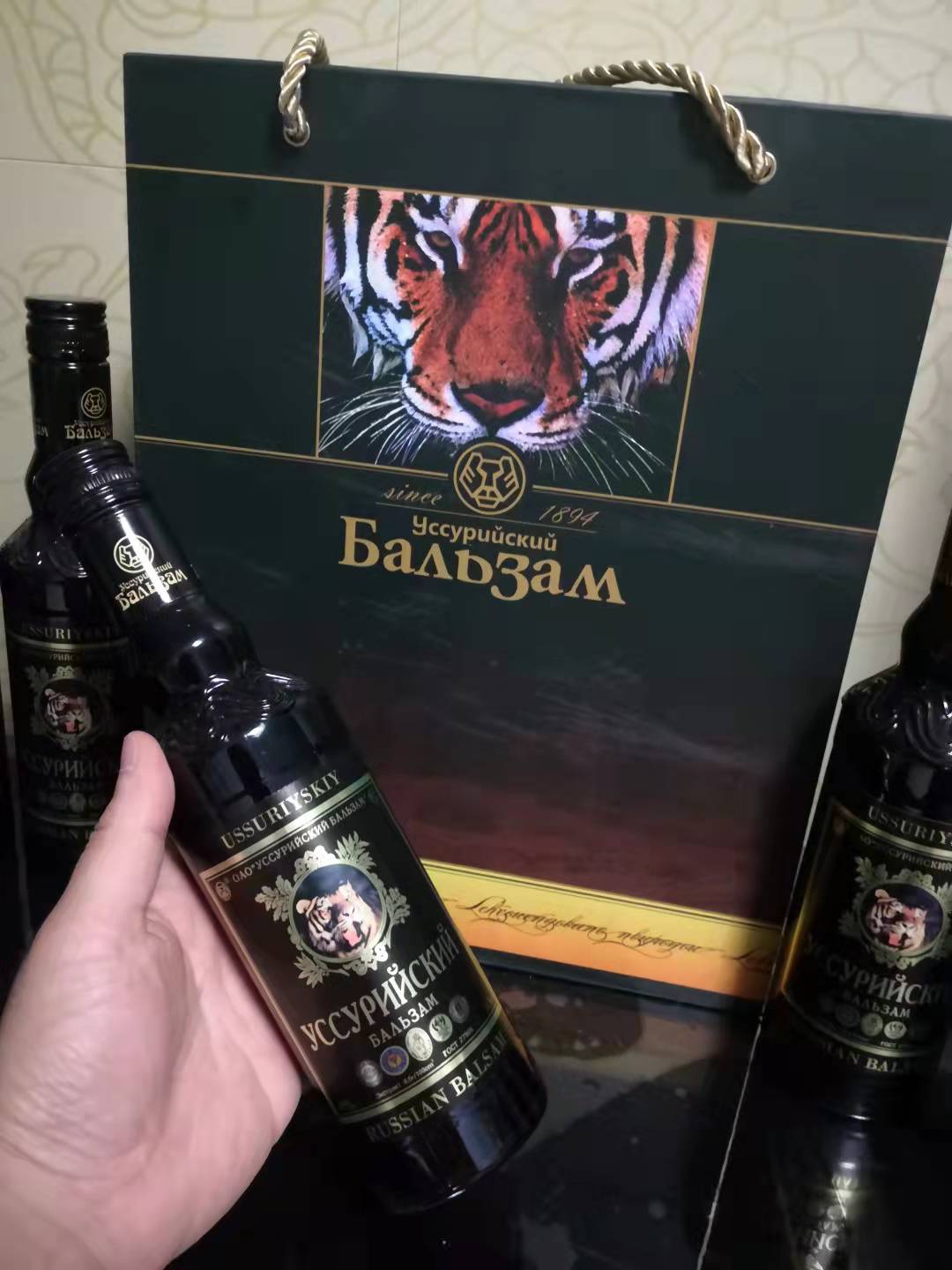 俄罗斯虎头酒虎头香酊酒黑标